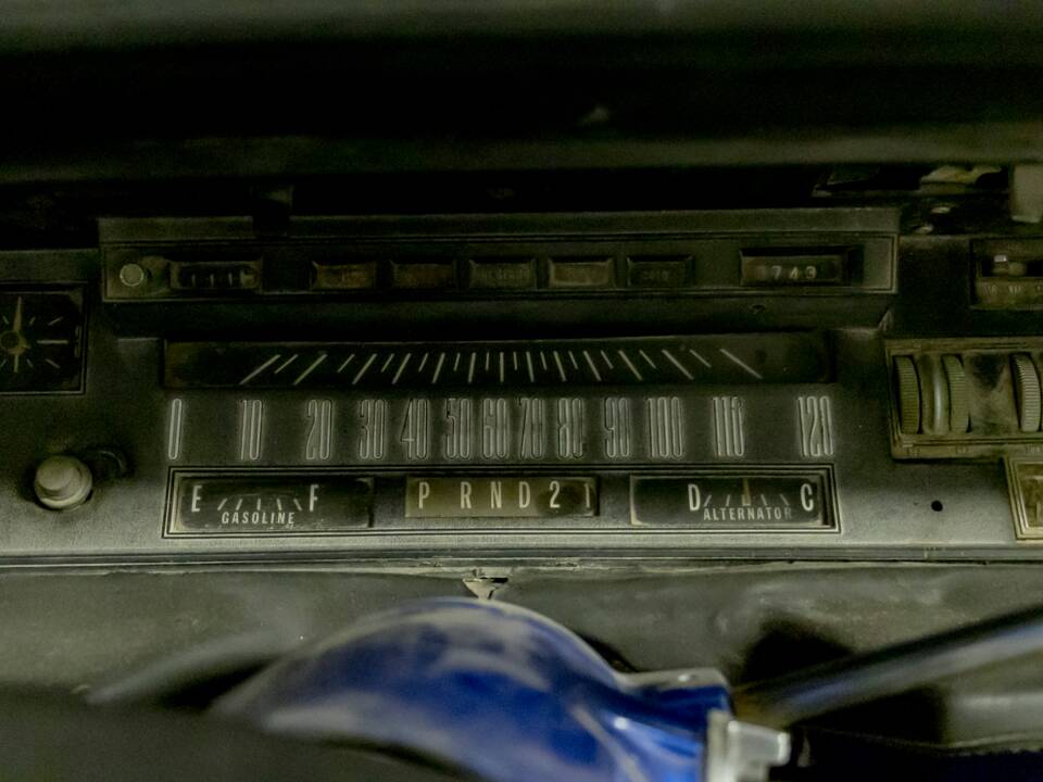 Image 34/50 of Chrysler 300 L (1970)