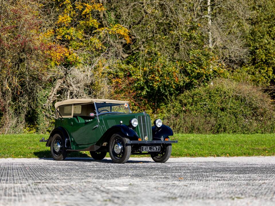 Image 16/50 of Morris Eight (1937)