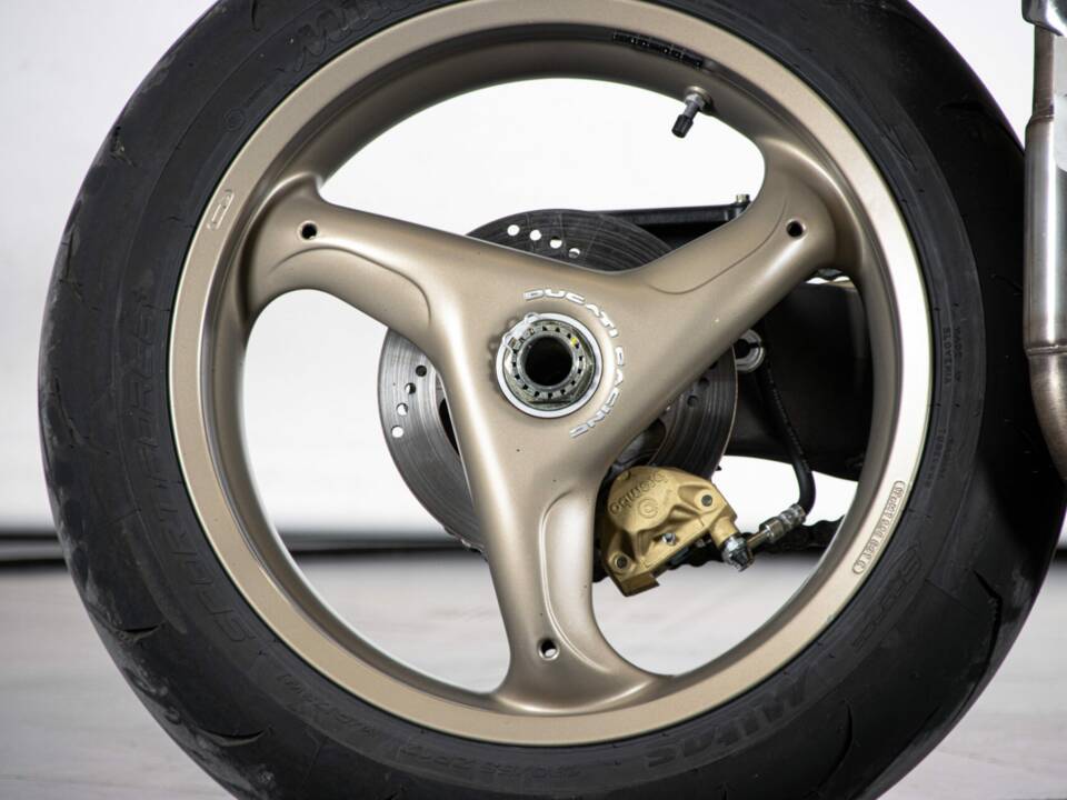 Imagen 24/50 de Ducati 748 S (1996)