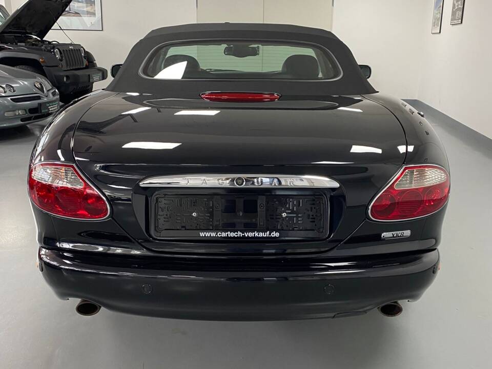 Afbeelding 6/49 van Jaguar XK8 4.2 (2004)