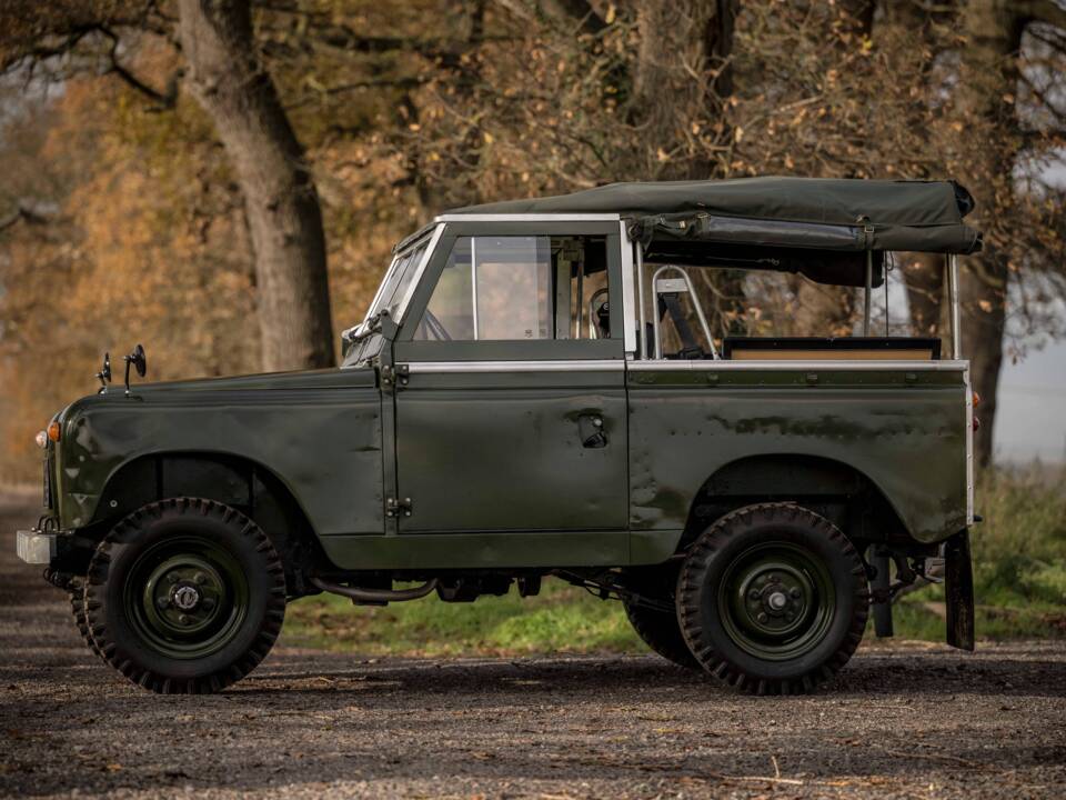 Image 3/9 of Land Rover 88 (1962)