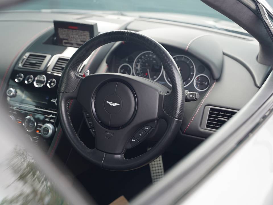 Image 12/50 of Aston Martin V12 Vantage S (2014)