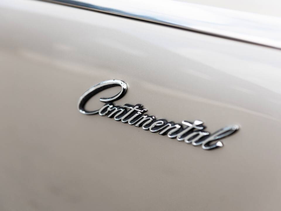 Bild 56/100 von Lincoln Continental Convertible (1965)