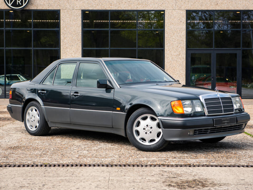 Image 14/37 de Mercedes-Benz 500 E (1992)