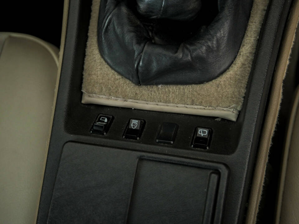 Immagine 37/50 di Porsche 924 S (1987)