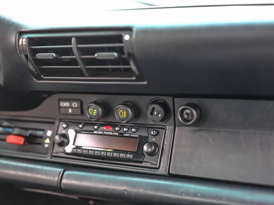 Image 8/12 of Porsche 911 Carrera 3.2 (1987)