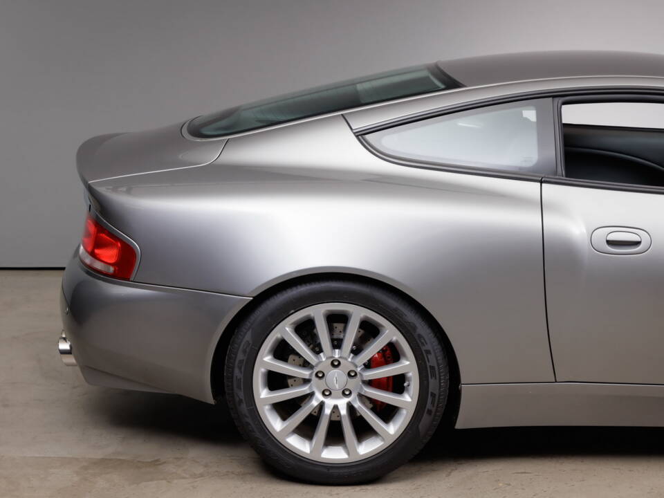 Afbeelding 6/30 van Aston Martin V12 Vanquish (2001)