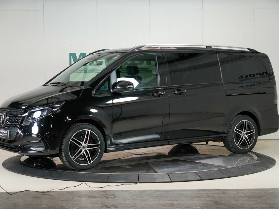 Image 28/35 of Mercedes-Benz V 300 d 4MATIC (2025)
