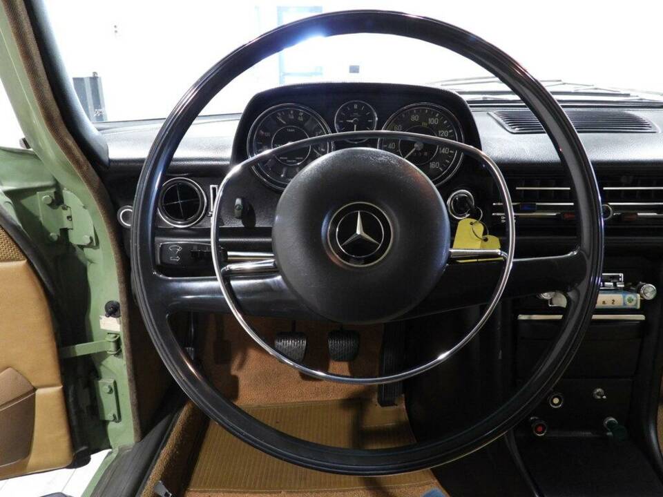Bild 6/15 von Mercedes-Benz 200 D (1972)
