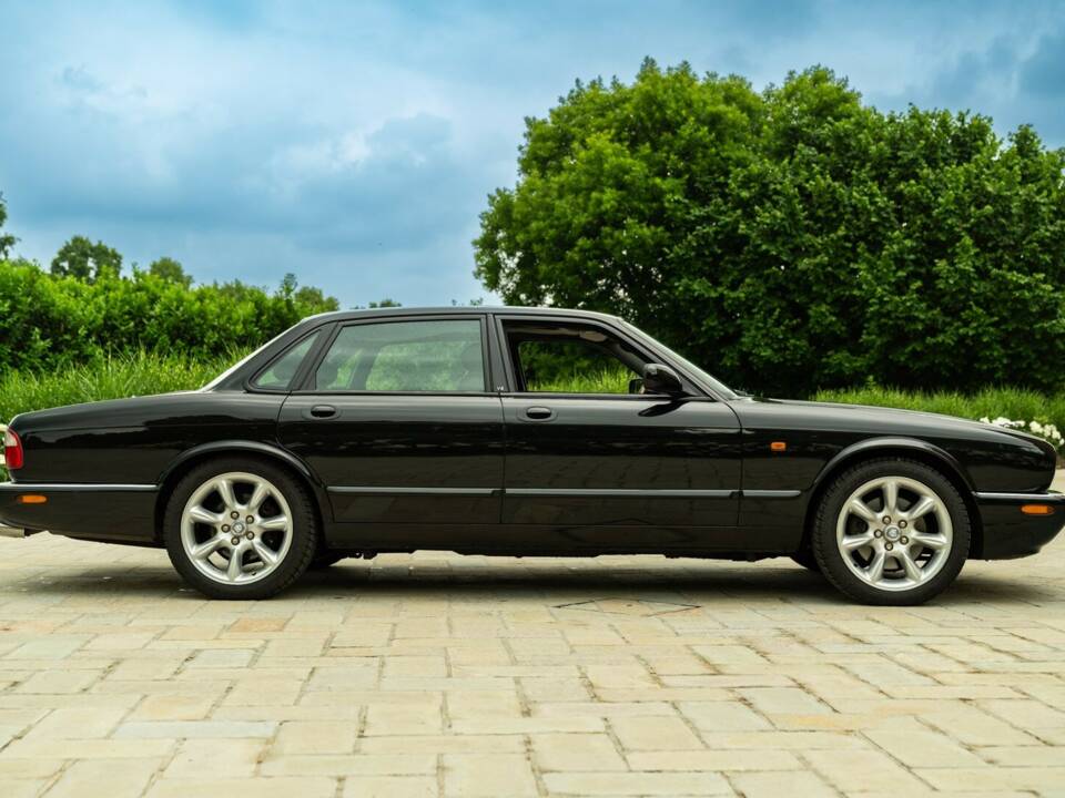 Bild 13/50 von Jaguar XJR 4.0 (2000)