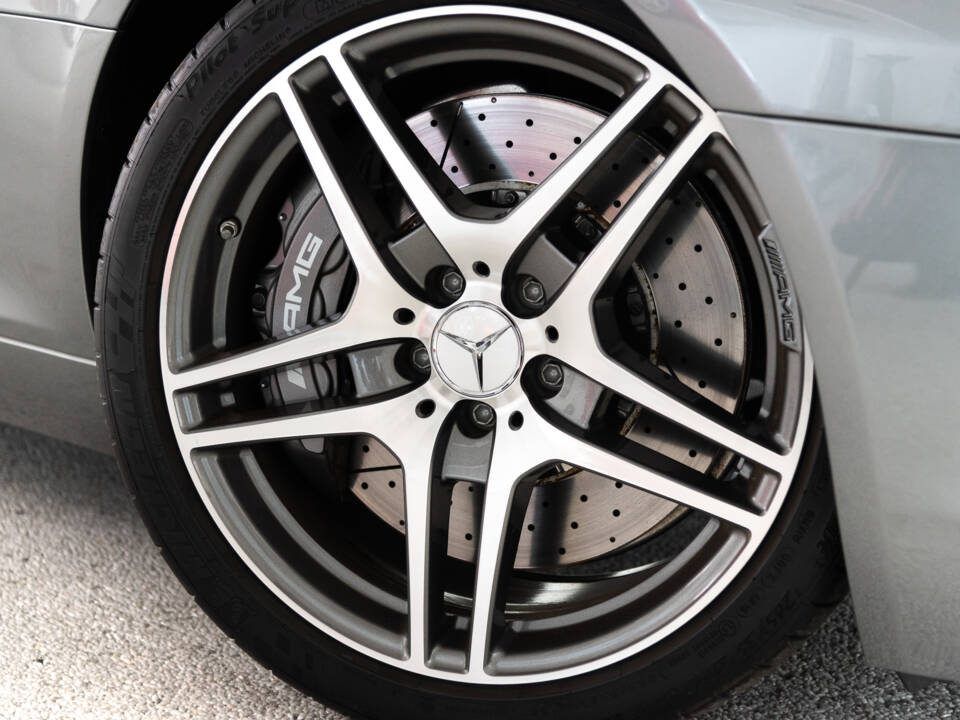 Image 31/56 de Mercedes-Benz SLS AMG (2011)