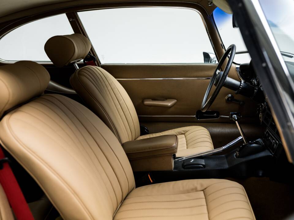 Bild 3/12 von Jaguar E-Type V12 (2+2) (1972)