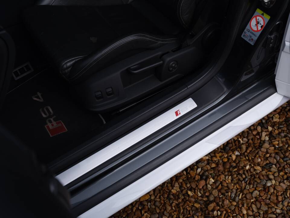 Bild 11/48 von Audi RS4 (2007)