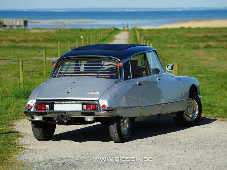 Image 18/24 of Citroën DS 23 IE (1975)