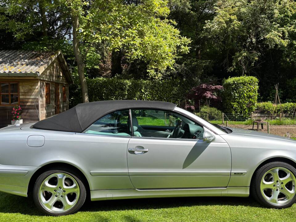 Image 5/23 of Mercedes-Benz CLK 200 Kompressor (2002)
