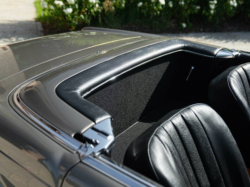 Immagine 18/50 di Mercedes-Benz 280 SL (1969)