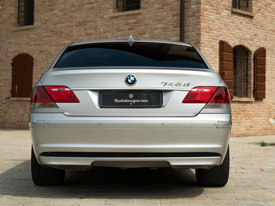 Bild 8/50 von BMW 745d (2005)