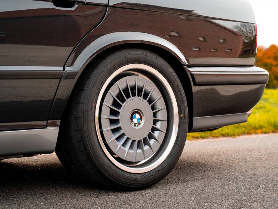 Bild 24/45 von BMW M5 (1992)