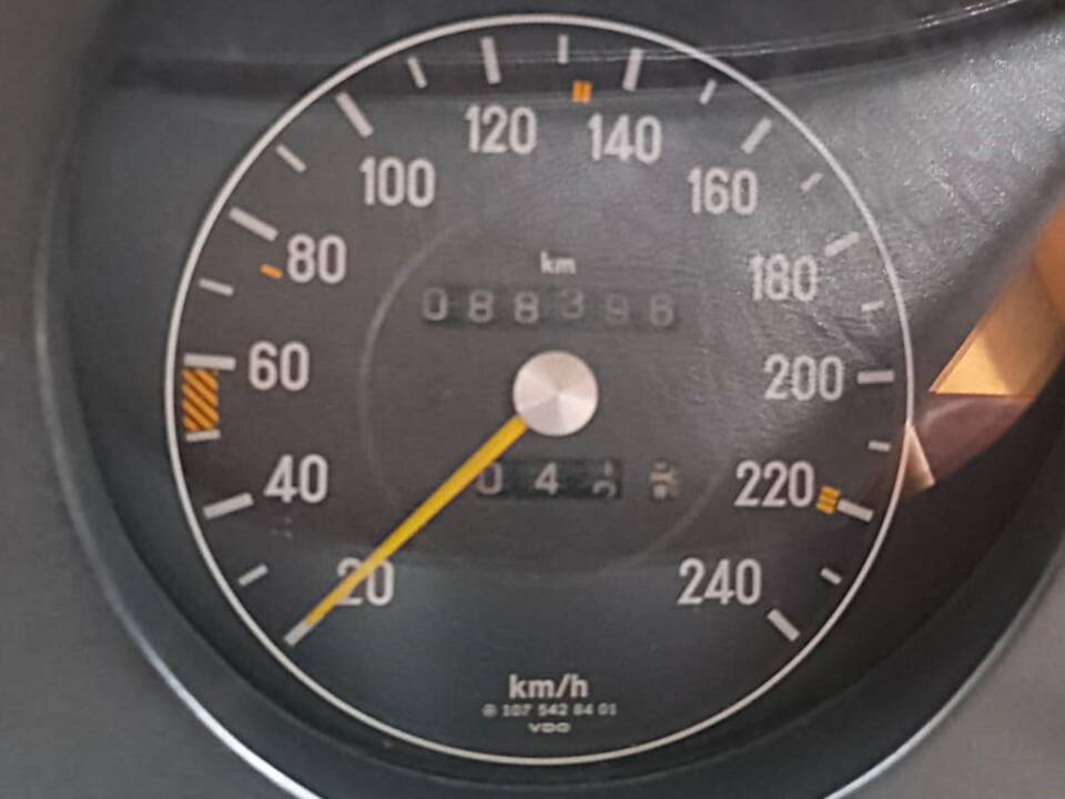 Image 23/52 de Mercedes-Benz 500 SL (1986)