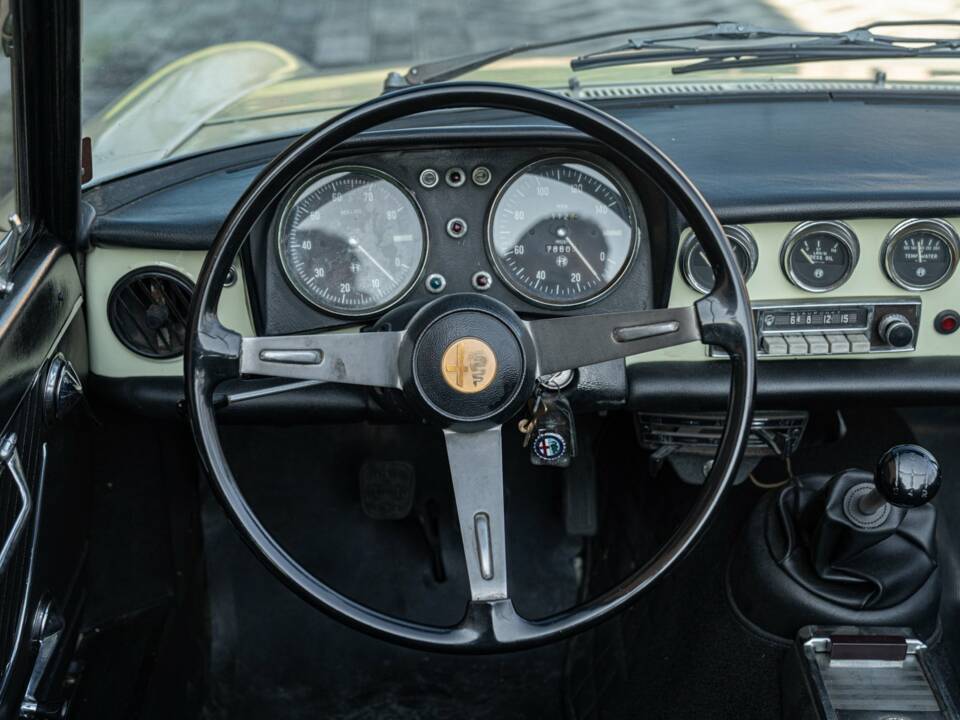 Image 47/50 of Alfa Romeo 1750 Spider Veloce (1969)