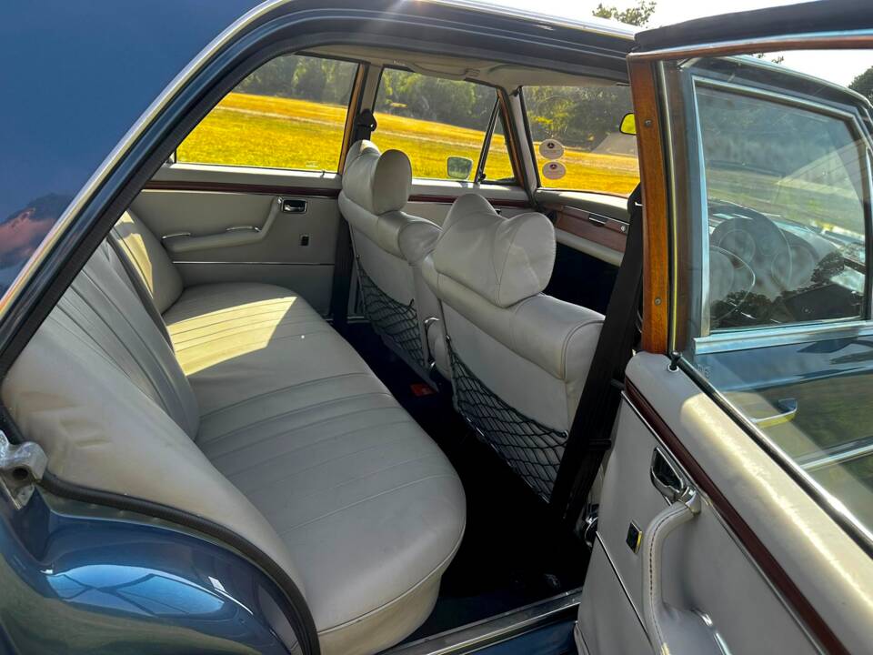 Image 31/57 de Mercedes-Benz 280 SE 3,5 (1972)