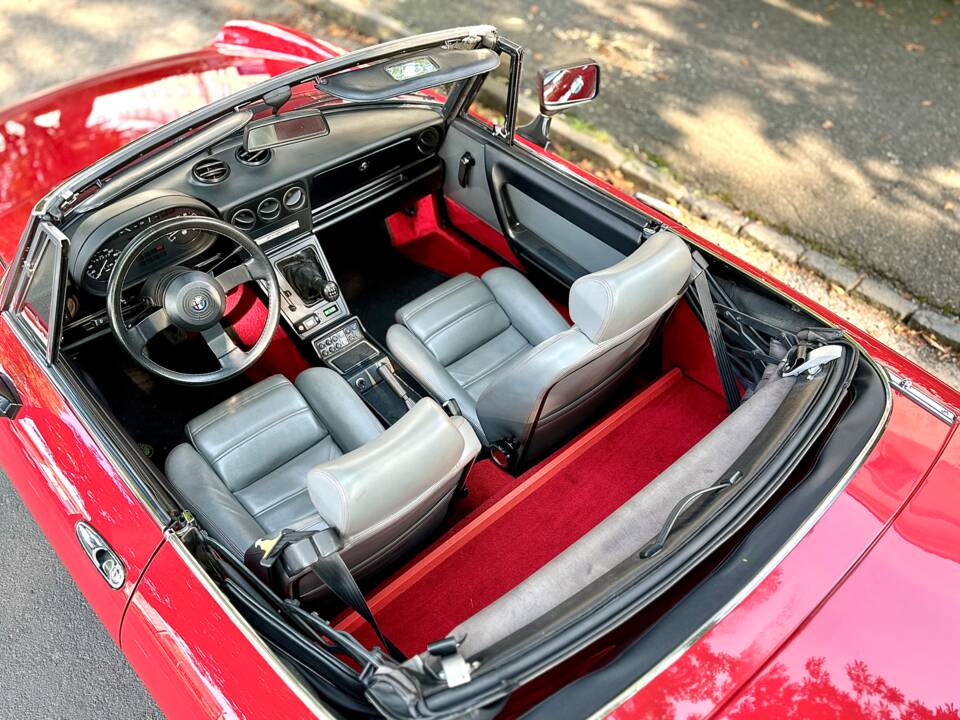 Image 5/26 of Alfa Romeo 2.0 Spider (1988)