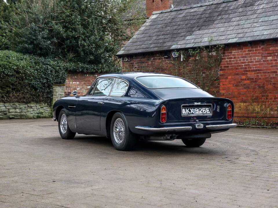 Image 10/46 de Aston Martin DB 6 (1967)