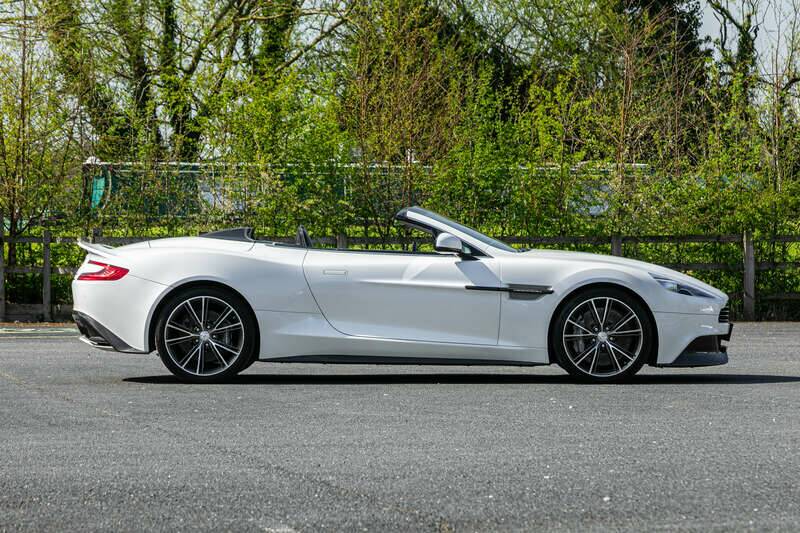 Image 5/50 of Aston Martin Vanquish Volante (2014)