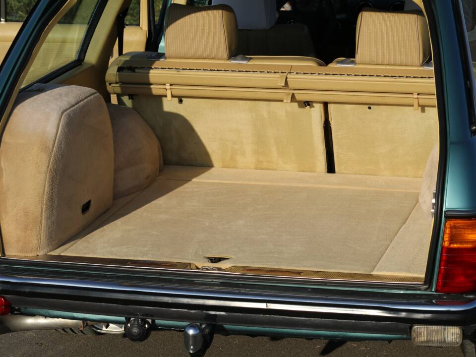 Image 13/24 of Mercedes-Benz 280 TE (1983)