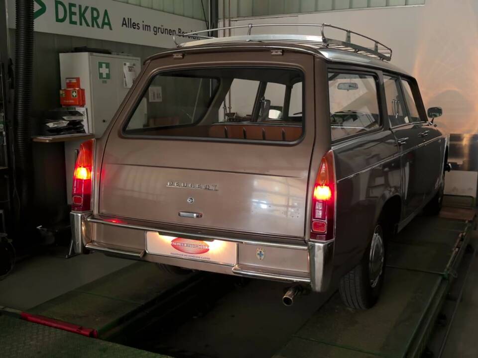 Image 39/40 of Peugeot 404 Break (1965)