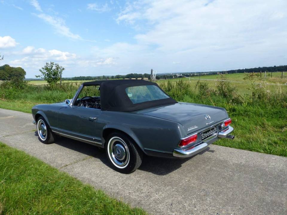 Mercedes-Benz 230 SL Roadster (W 113) 1965