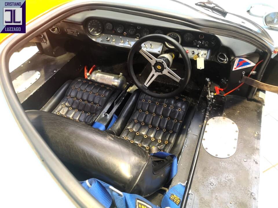 Image 30/50 of Ford GT40 (1966)