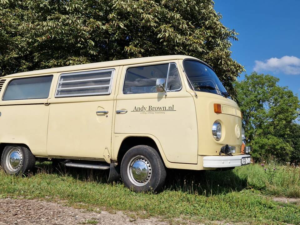 Bild 2/9 von Volkswagen T2b Kleinbus (1974)