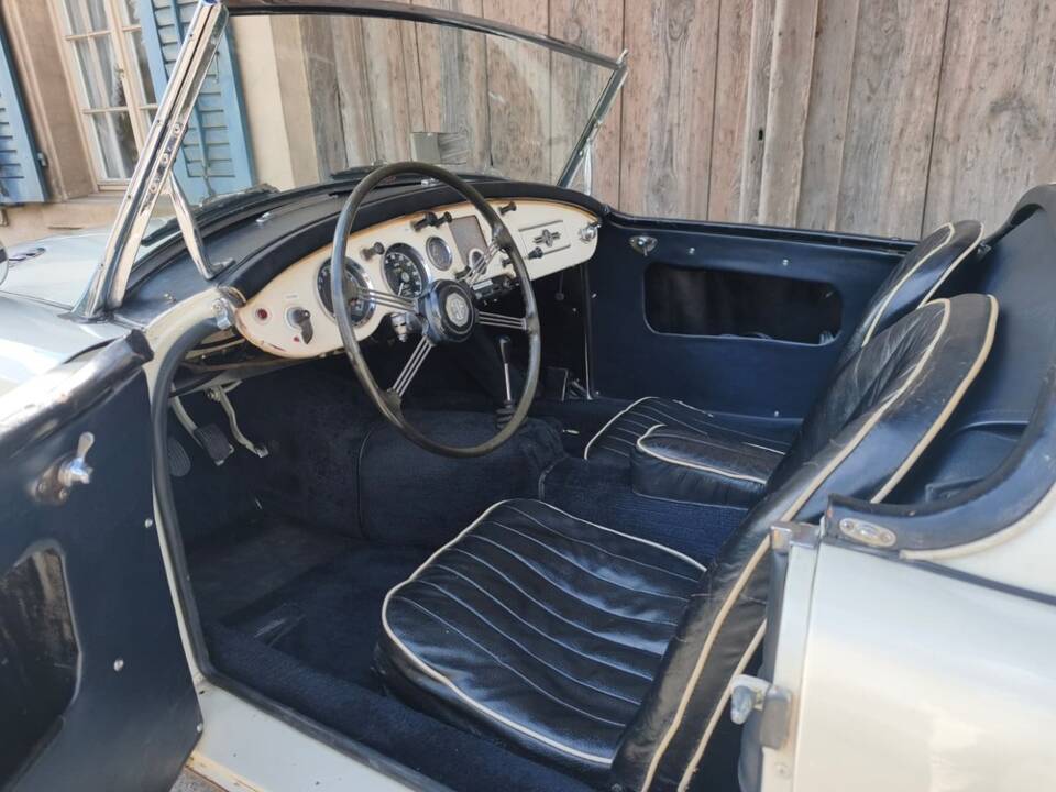 Image 7/27 of MG MGA 1500 (1958)