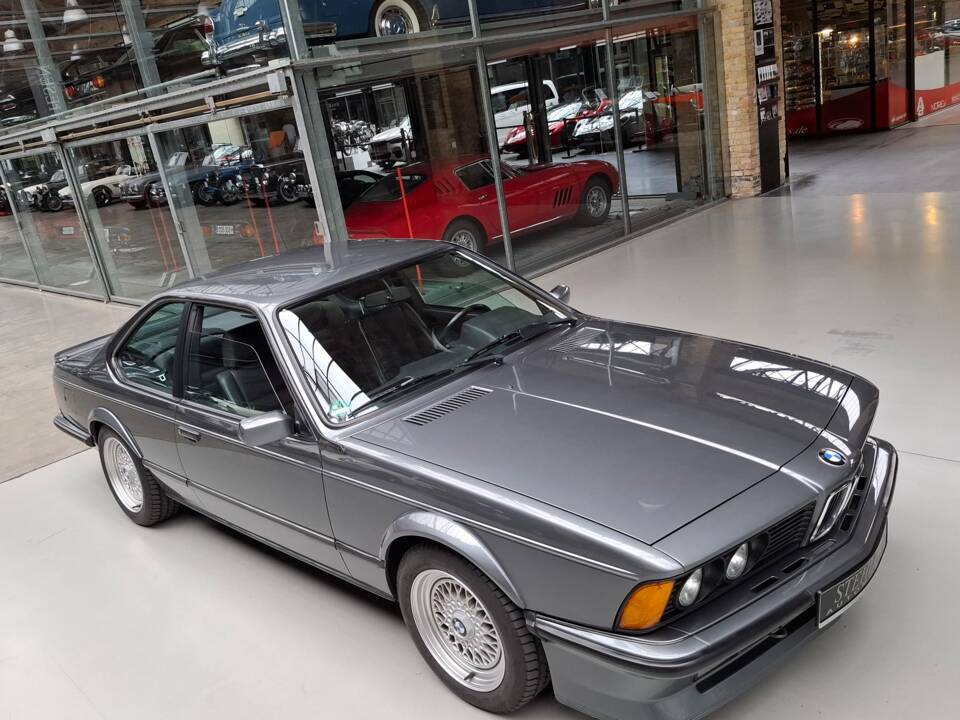 Image 13/33 of BMW M 635 CSi (1987)