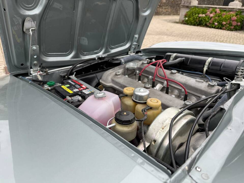 Image 15/53 of Alfa Romeo 1750 GT Veloce (1971)
