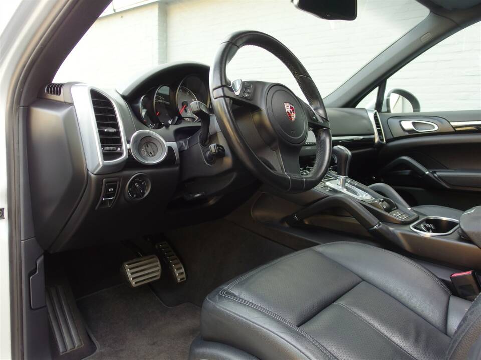Image 45/98 of Porsche Cayenne S (2010)