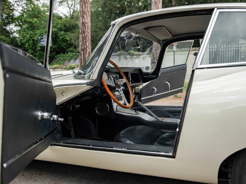 Image 37/50 de Jaguar Type E 3.8 (1963)