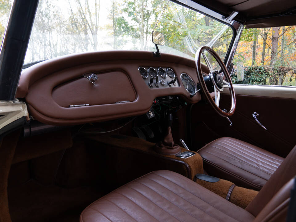 Image 11/13 of Daimler SP 250 (1960)