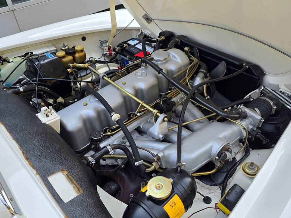 Afbeelding 34/34 van Mercedes-Benz 280 SL (1968)