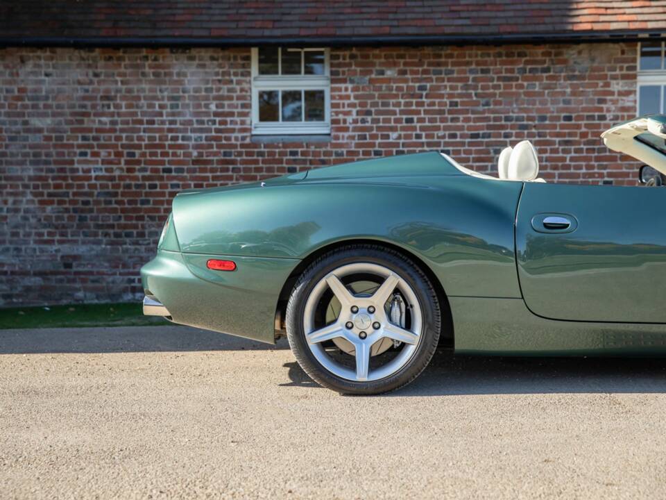 Image 43/50 of Aston Martin DB AR1 (2004)