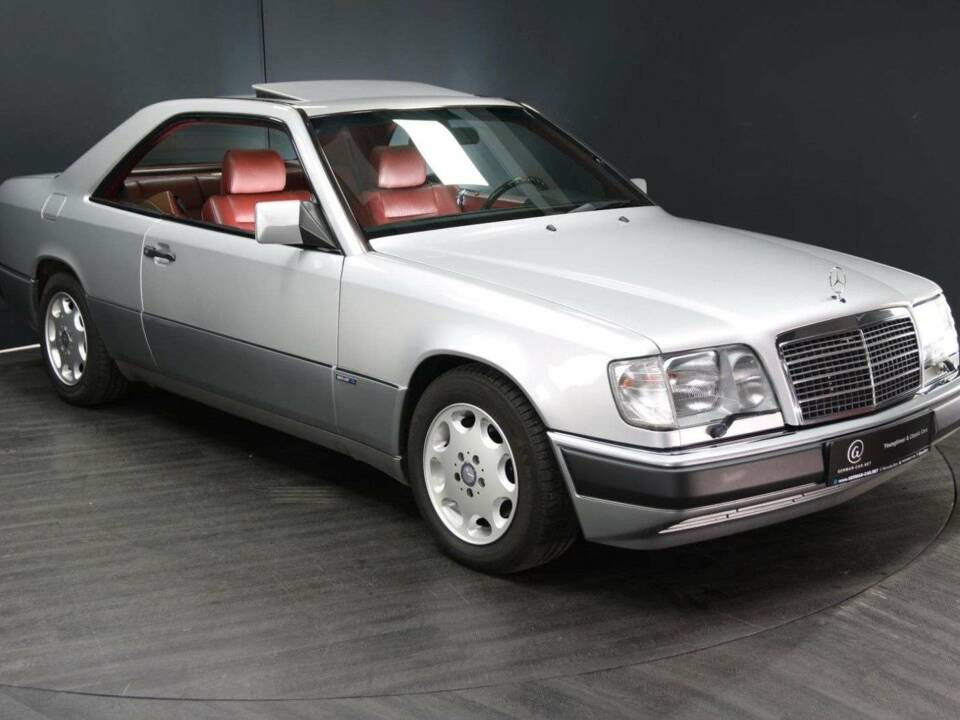 Image 8/30 of Mercedes-Benz 320 CE (1993)