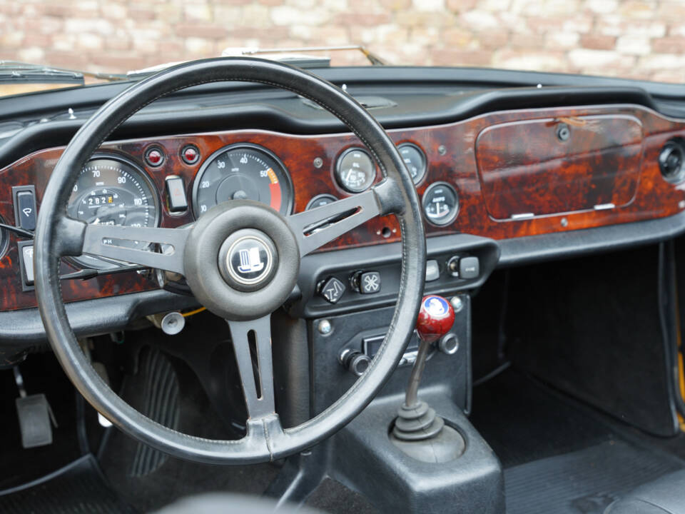 Immagine 36/50 di Triumph TR 6 (1971)