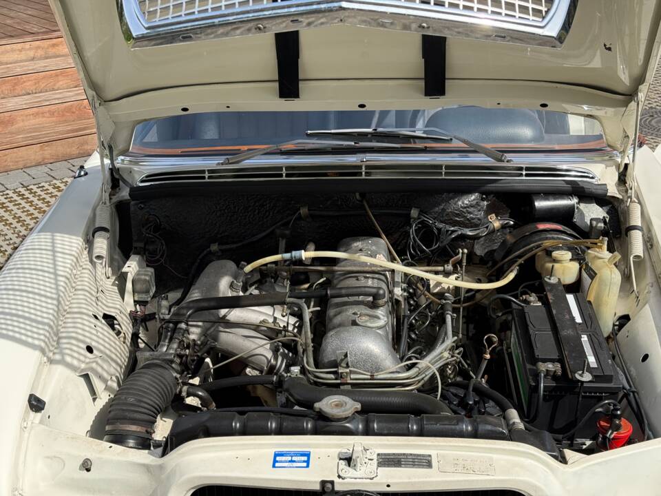 Image 30/54 de Mercedes-Benz 280 SE 3,5 (1970)
