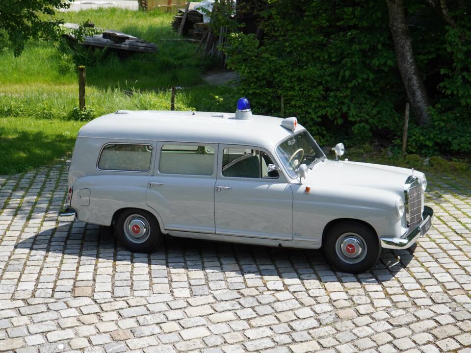 Image 3/22 of Mercedes-Benz 190 Db (1961)