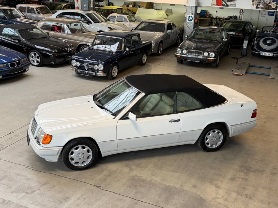 Bild 1/34 von Mercedes-Benz E 320 (1996)