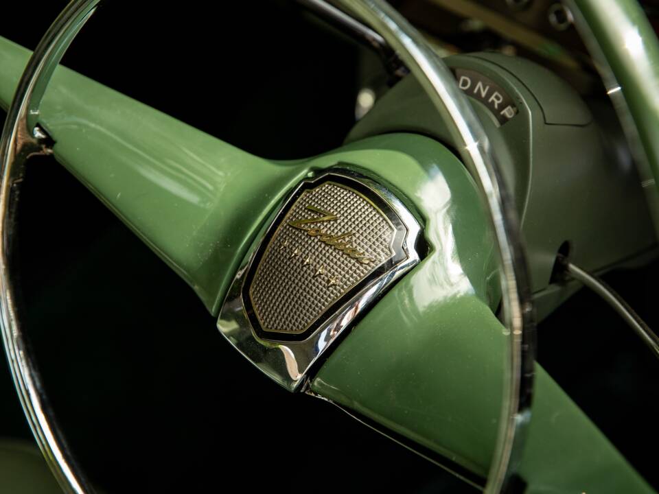 Image 14/44 of Ford Zodiac MkIII (1964)