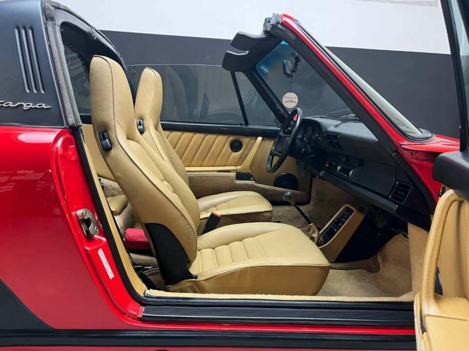 Image 21/50 of Porsche 911 Carrera 3.2 (1987)