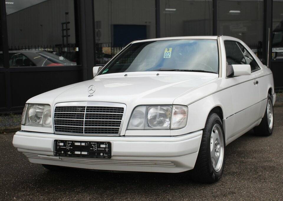 Bild 5/8 von Mercedes-Benz 220 CE (1993)