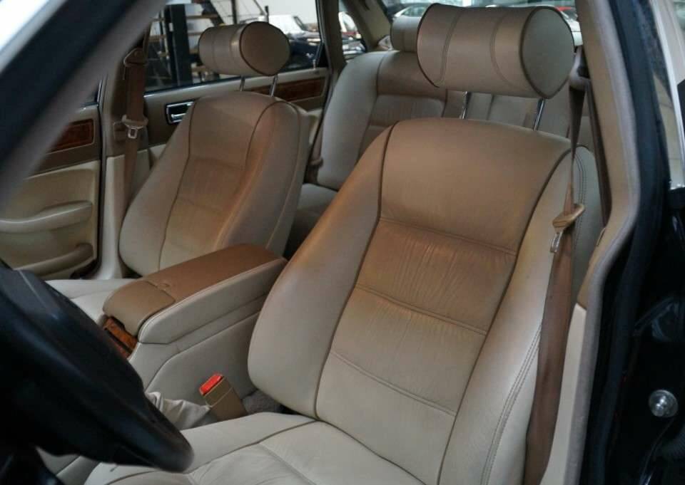 Image 15/47 of Jaguar XJ12 6.0 (1994)